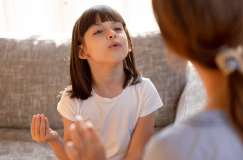 Jąkanie to nie tylko problem z mową – psychologiczne podejście do terapii dzieci i młodzieży