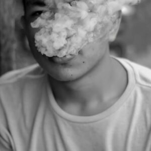 Samotność, bullying i używki – jak rozpoznać, że nastolatek traci kontakt ze szkołą?