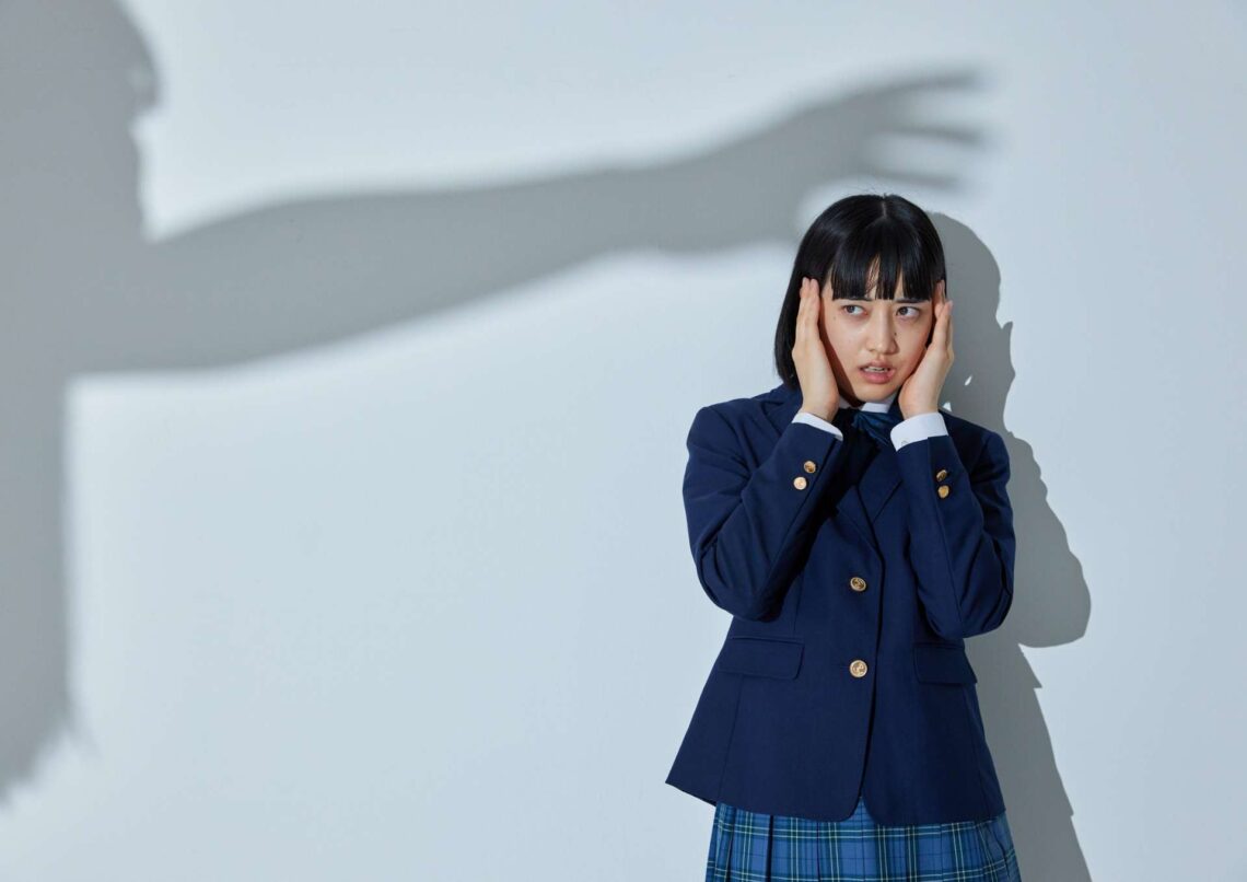 Logofobia – cichy wróg dziecka z jąkaniem. Jak lęk przed mówieniem niszczy pewność siebie